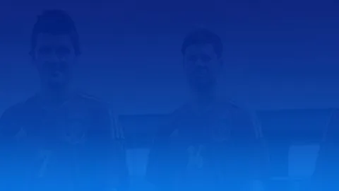 女学生篮球挑战：上篮三步难逾越！